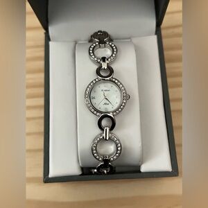 Armitron Women’s Link Watch Ladies New Battery